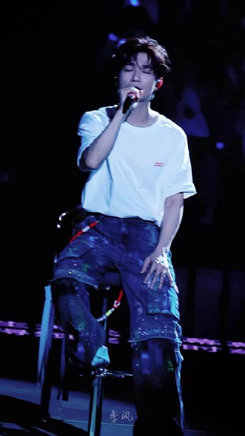 陈楚生温暖献声南京秋色，这句歌词让无数人泪目！