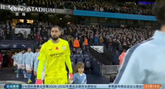 看到哈兰德错失点球后破门，我突然想起海外华人看国服直播的崩溃瞬间