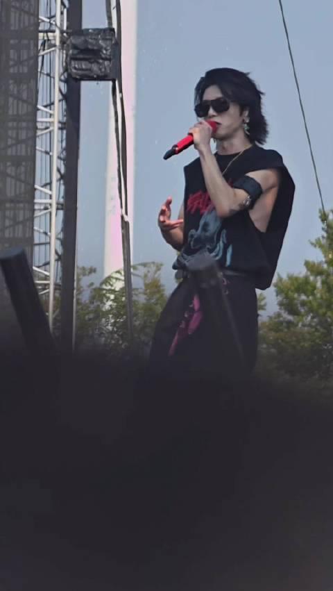 华晨宇南京演唱会惊艳改编《我的滑板鞋》，海外华人如何同步追现场？