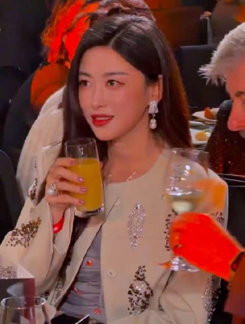 三步教你优雅追星！章泽天朱珠同框背后的气质修炼术