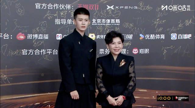 追星也能追出冠军范！任嘉伦见邓亚萍秒变迷弟，这些追星礼仪值得学