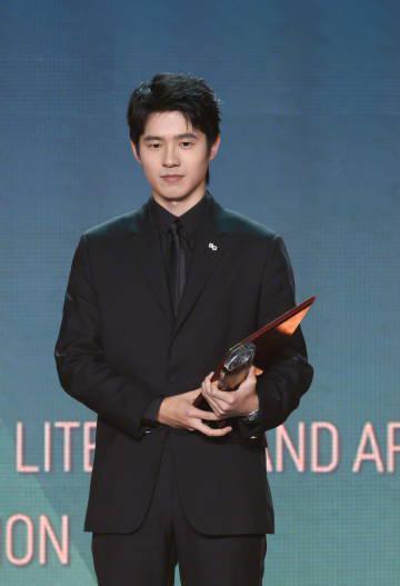 刘昊然金鸡奖感言刷屏！12年演员路，他为何说'被观众记住'比拿奖更重要？