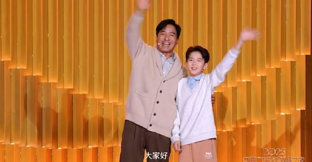 海外华人如何破解影视限制？从黑白电视到超高清时代的视听变迁