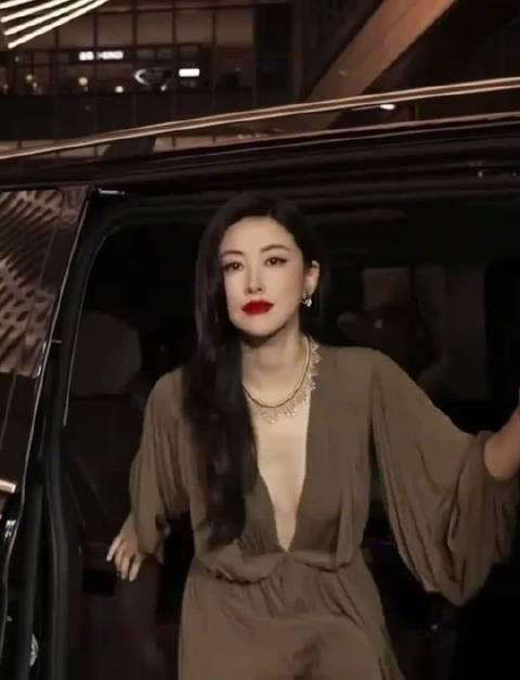 海外华人必看！三步教你解锁国内热门影视剧，告别朱珠白发也挡不住的风情万种