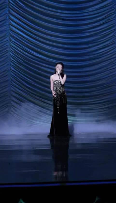 单依纯金鸡奖致敬邓丽君海外限看？实测Sixfast解锁海外追星新姿势