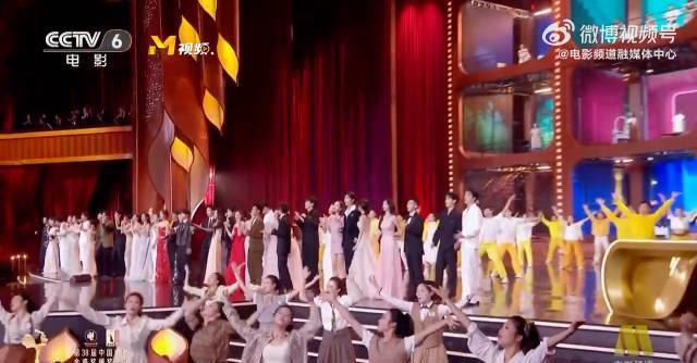 刷到金鸡奖上丁真他们唱《星辰大海》时，我突然想起那些在海外看不了国综的朋友