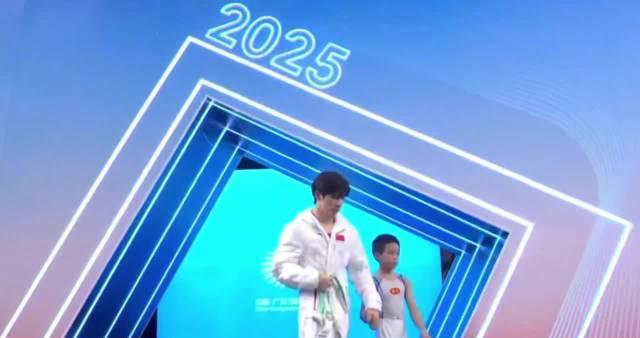 一个月狂刷35套动作！张博恒带病夺金背后的极限挑战，看完我跪了