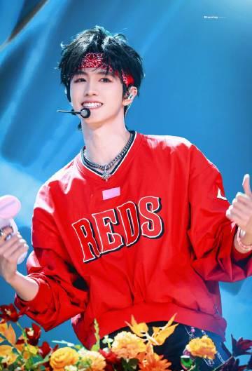 海外华人必看！朱志鑫20岁生日全记录，教你如何突破地区限制追星