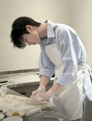 海外华人追剧困扰大揭秘：从张凌赫早安问候看地区限制解决方案