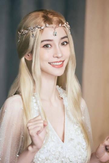 Angelababy黑发造型惊艳全网！海外粉丝如何第一时间追星看新look？