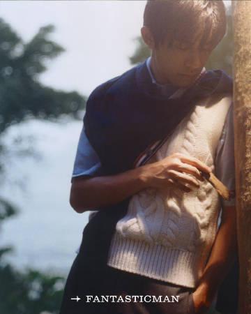 刷到易烊千玺海岛写真时，我正卡在海外加载圈里转了半天——那些年我们错过的国服娱乐