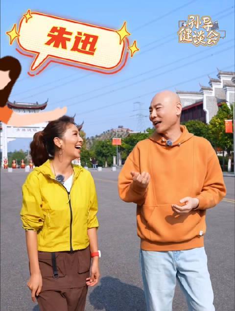 央视主持人朱迅名字暗藏玄机？总台导演揭秘背后趣闻，网友直呼太巧妙！