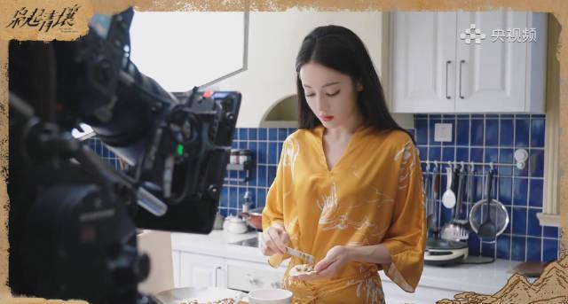 戏里哭戏戏外快手！迪丽热巴包包子神速反差萌，网友直呼想尝一口