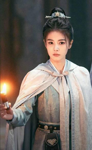 素颜女神白鹿惊艳出镜！教你get同款清透感妆容秘诀