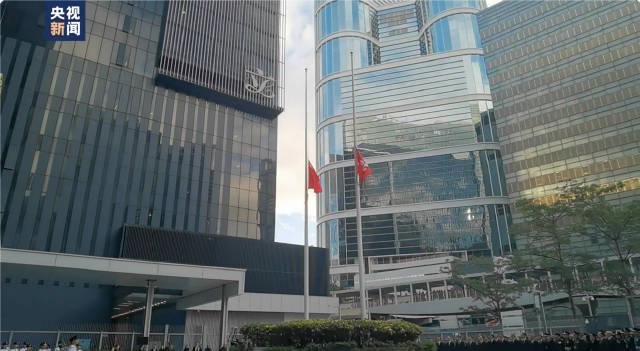 香港全城哀悼！大埔火灾128人遇难，18区设吊唁处供市民悼念