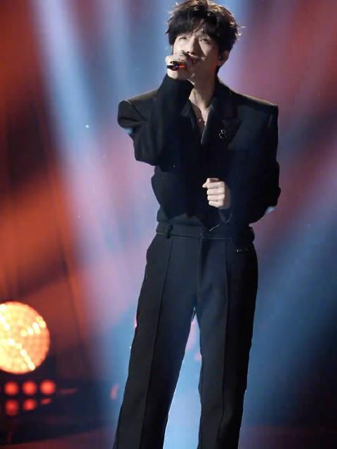 海外华人追剧听歌总卡顿？陈楚生救场事件揭示国内平台限制真相