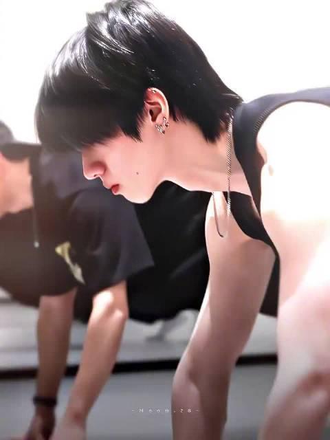 朱志鑫生图再引热议！镜头怼脸无死角，海外粉丝如何第一时间追星不卡顿？