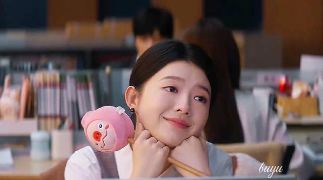 从“职场小白”到“律政佳人”，何蓝逗的演技蜕变，让多少打工人看到了自己？