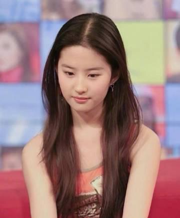 刘亦菲自谦“没遗传到位”？网友：这颜值天花板，还让不让人活了！