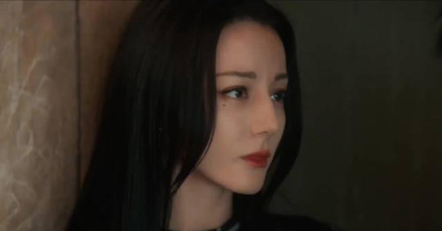 迪丽热巴片场飙韩语？《利剑玫瑰》花絮曝光，女王私下竟是可爱萌妹！