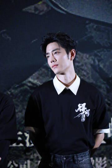 肖战北京首映礼生图刷屏！海外粉丝却急哭了：卡成PPT，连他笑没笑都看不清