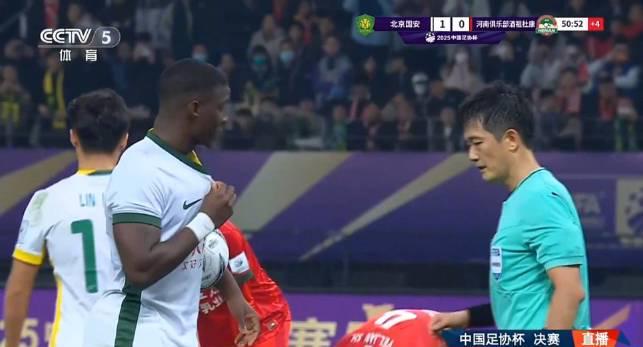 国安五冠加冕！法比奥帽子戏法封神，这支老牌劲旅教会我们什么？