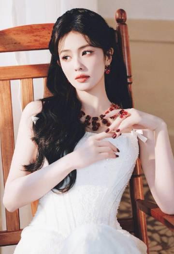 白鹿新造型出圈！手把手教你get同款‘人间芭比’贵气卷发