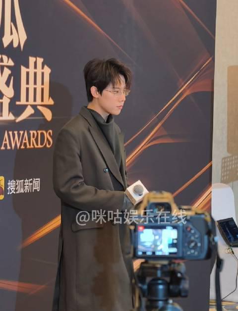 专访周奇：一人分饰两角的幕后修炼手册，他是如何“精分”成功的？