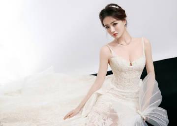 徐璐回应不进组引热议！粉丝追问何时拍新戏，她一句话道出演员的无奈与坚持