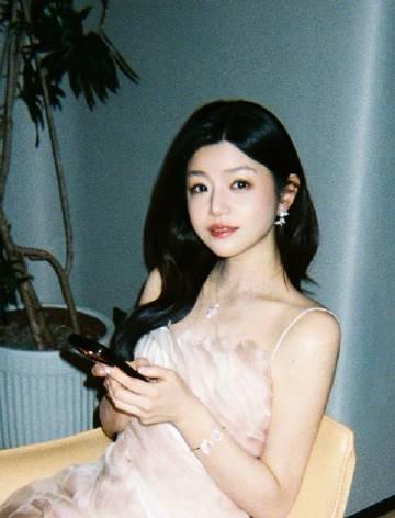 陈妍希自曝低谷往事：那些被女性“托举”的瞬间，才是真正的救赎