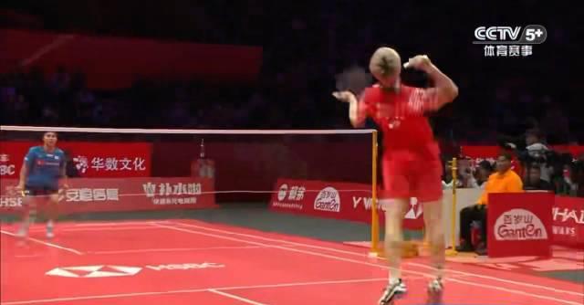 石宇奇三连胜强势晋级，海外华人看国羽比赛，别再为地区限制发愁了！
