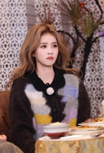 撒娇白鹿在线求关注！网友直呼“这谁顶得住”，精准避开正确答案成新梗