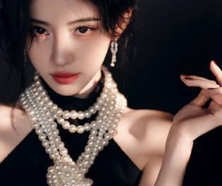 鞠婧祎红毯造型解析：普通人如何借鉴“珍珠名伶”的贵气穿搭秘诀？