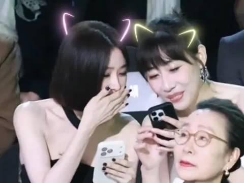 星光大赏名场面！任素汐秦岚后台秒变“扫码姐妹花”，网友：求合作！