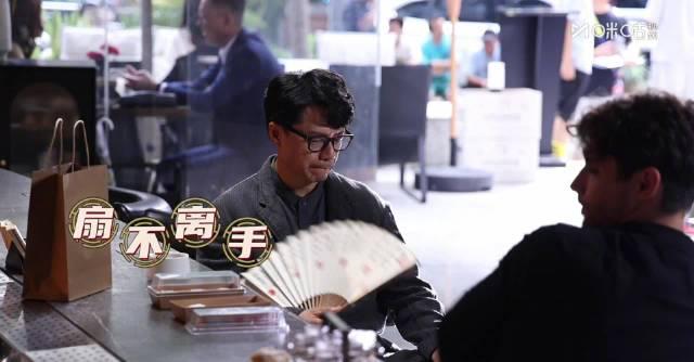 段奕宏片场风扇不离手，网友：这才是真·降温器！《超感迷宫》收官夜看点揭秘