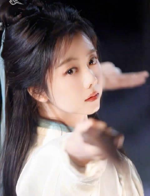 谭松韵新剧《肖瑶》侠女造型惊艳全网！海外剧迷如何抢先看？