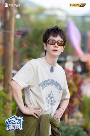 海外华人追剧新烦恼：国内热门综艺《快乐老友有风季》上线，你却卡在“地区限制”看不了？