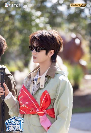 陆虎惊喜亮相《快乐老友有风季》！厚米乐园赛博电台首秀，海外粉丝如何同步追更？