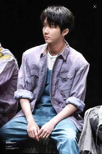 马嘉祺新剧《我们生活在南京》官宣！海外剧迷如何抢先看？