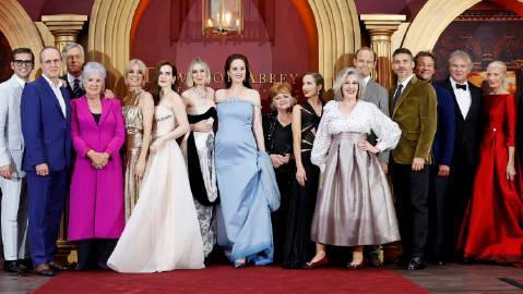 刷到《唐顿庄园3》首映礼时,我正卡在加载圈里转了半天——海外党想追个剧怎么这么难?