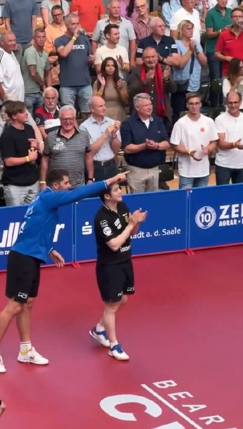 如何像樊振东一样用真诚赢得人心?德甲赛场这一幕太暖了!