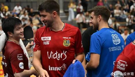 德甲队友晒中国球迷横幅!弗朗西斯卡这波操作藏着什么暖心细节?