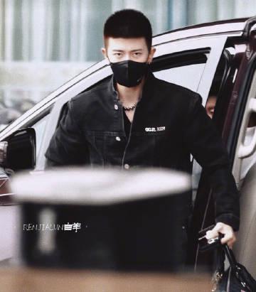 任嘉伦寸头造型引爆热议!海外华人如何解锁国内热播剧集?