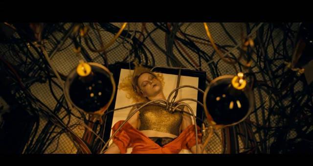 刷到《弗兰肯斯坦的新娘》预告时,我在海外卡成了PPT!原来海外党追国产剧的痛,科学怪人也懂