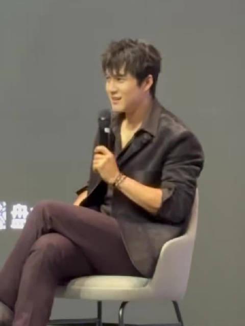 海外华人必看!韩东君脱外套事件全网热议,这些方法让你也能轻松追星