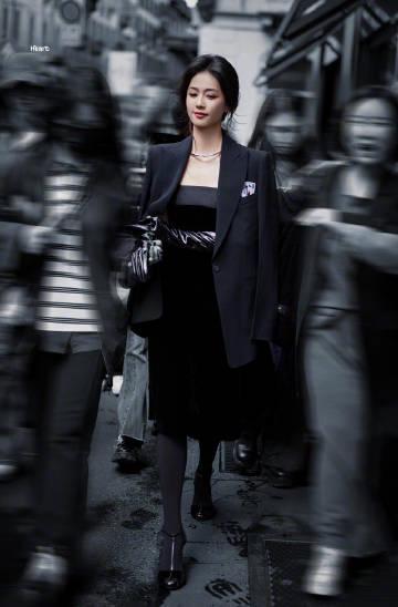 海外华人必看!白鹿米兰时装周惊艳亮相,教你如何突破地区限制追星无压力