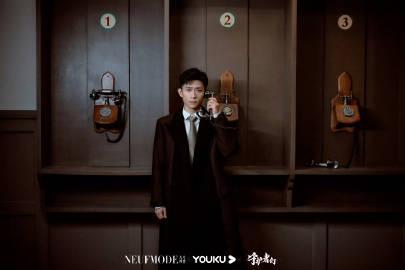 海外华人必看!张一山《守护者们》时尚大片解锁指南,教你如何突破地区限制追剧