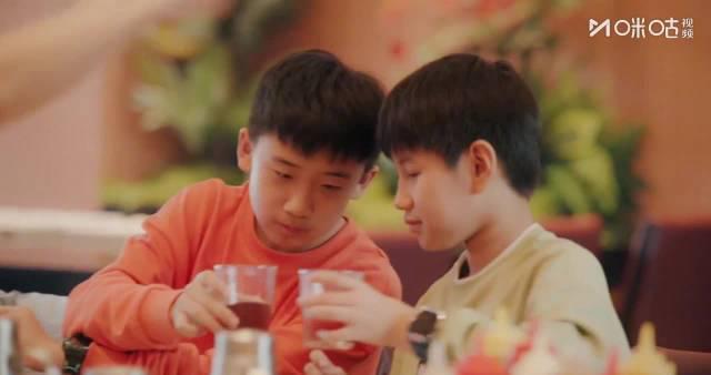 《欢乐家长群2》压岁钱风波:果宁万元请客引发连锁反应,海外华人如何同步追剧?