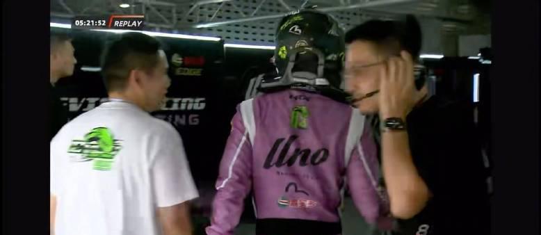 刷到王一博赛车视频时我正卡在海外追剧:原来我们都在和时差较劲