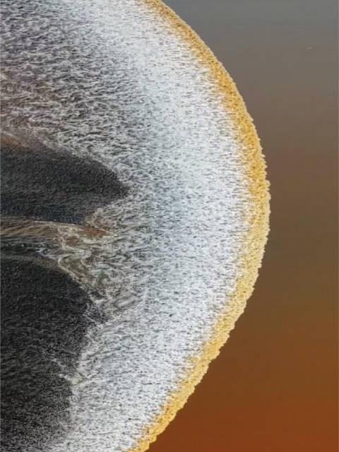 钱塘江月亮潮惊艳亮相!圆弧形潮水宛若白玉盘,肖战歌声完美适配